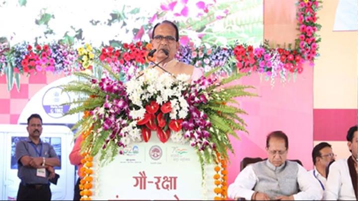 अब पशुओं के इलाज के लिए भी उपलब्ध होगी एम्बुलेंस : मुख्यमंत्री श्री चौहान